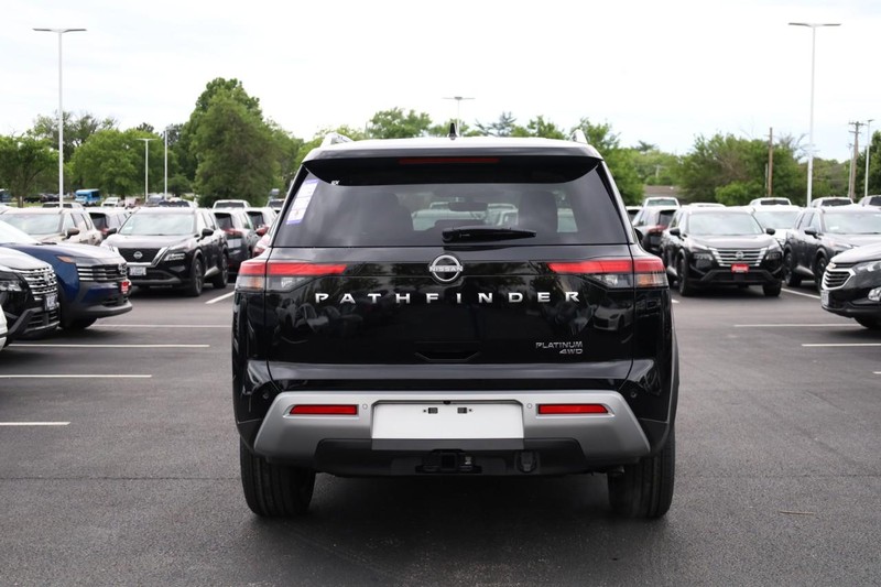 Nissan Pathfinder Vehicle Image 05