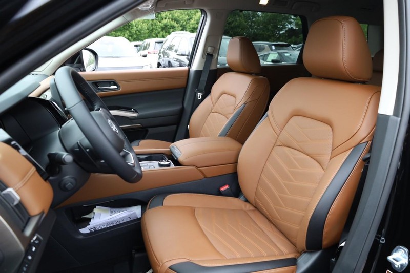 Nissan Pathfinder Vehicle Image 08