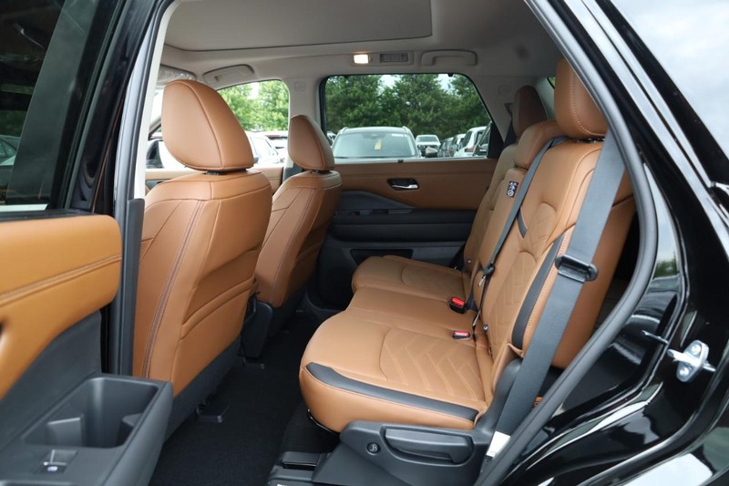 Nissan Pathfinder Vehicle Image 09