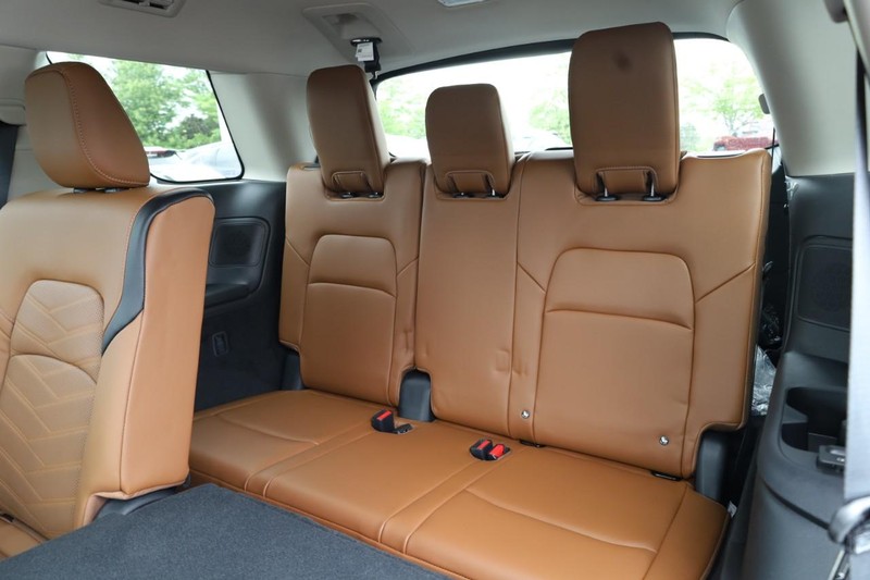 Nissan Pathfinder Vehicle Image 10