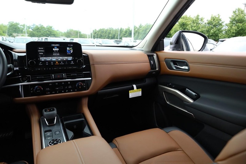 Nissan Pathfinder Vehicle Image 18
