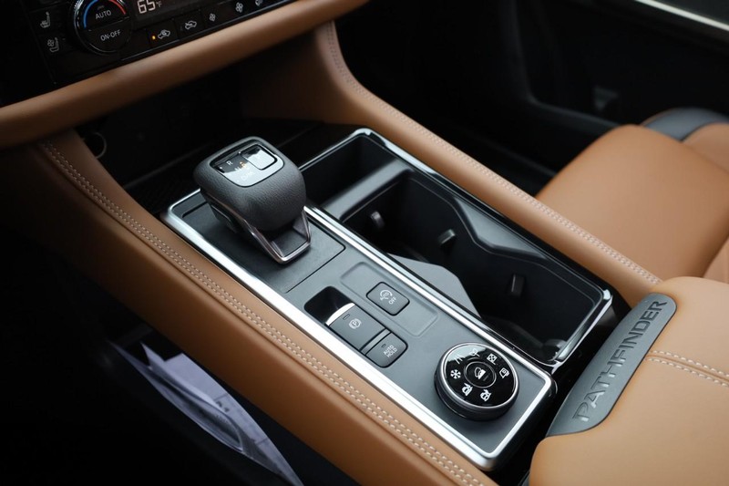 Nissan Pathfinder Vehicle Image 26
