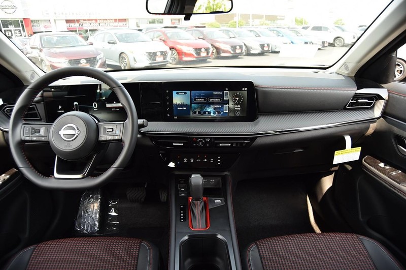 Nissan Kicks Vehicle Image 08