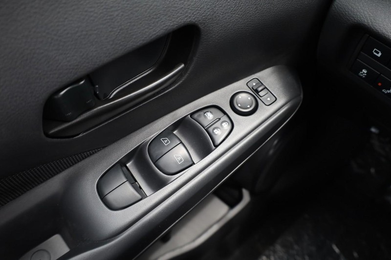 Nissan Kicks Play Vehicle Image 18
