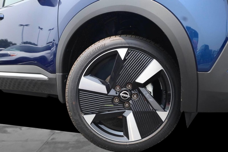 Nissan Kicks Vehicle Image 03
