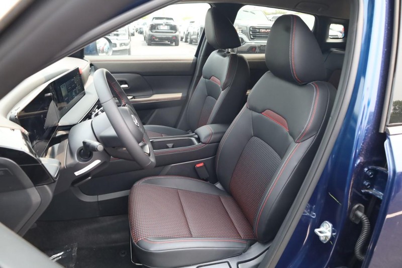 Nissan Kicks Vehicle Image 08