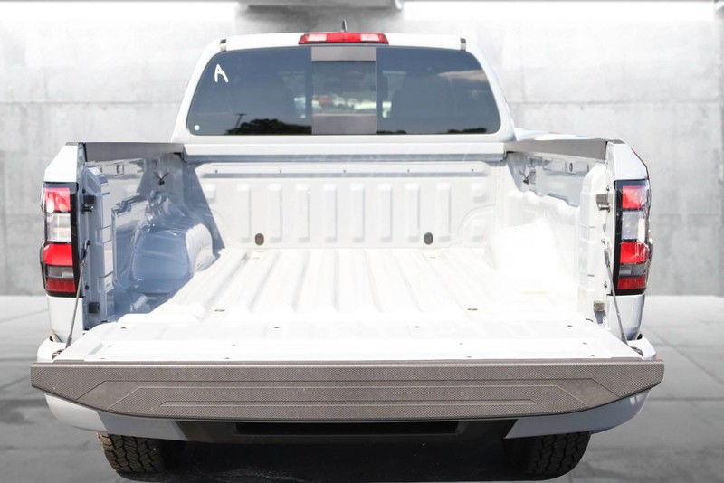 Nissan Frontier Vehicle Image 07