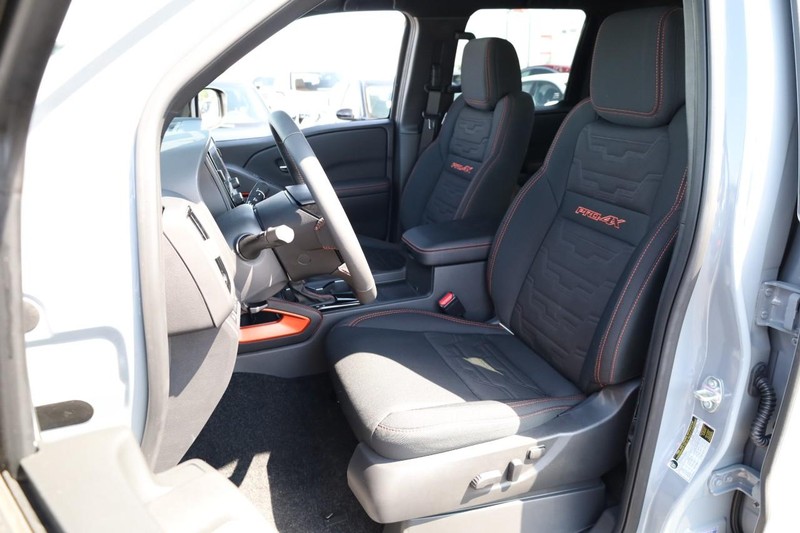 Nissan Frontier Vehicle Image 08