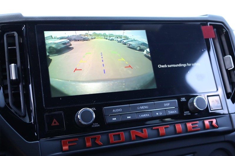Nissan Frontier Vehicle Image 12