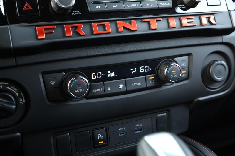 Nissan Frontier Vehicle Image 13