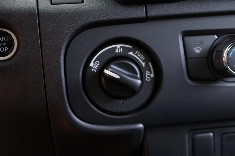 Nissan Frontier Vehicle Image 15