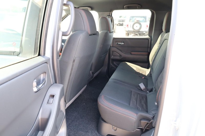 Nissan Frontier Vehicle Image 21