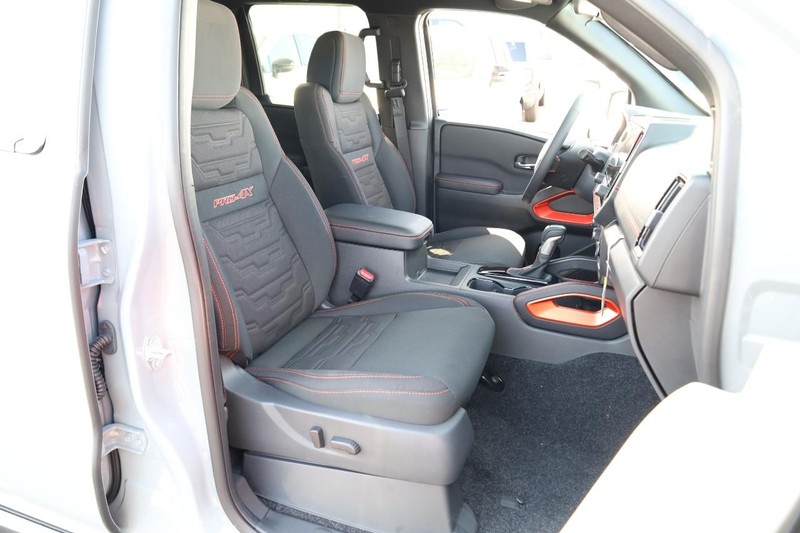 Nissan Frontier Vehicle Image 25