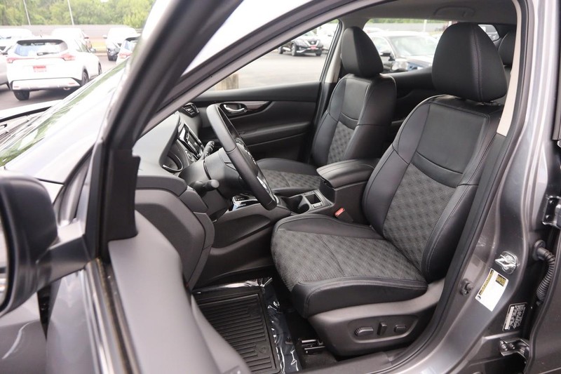 Nissan Rogue Sport Vehicle Image 08
