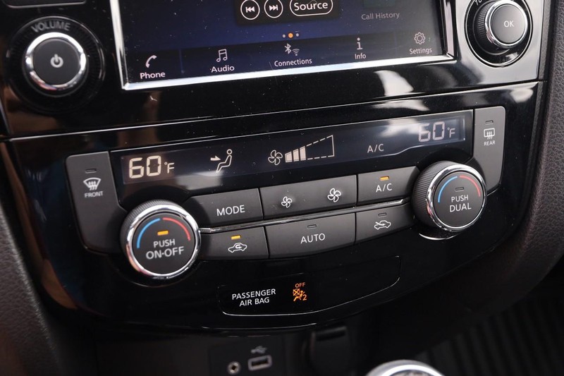 Nissan Rogue Sport Vehicle Image 17