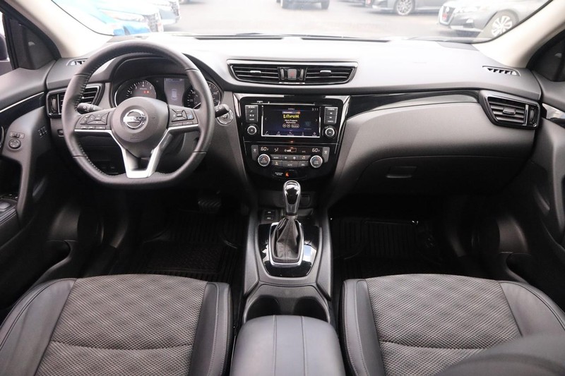 Nissan Rogue Sport Vehicle Image 20
