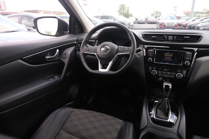 Nissan Rogue Sport Vehicle Image 21