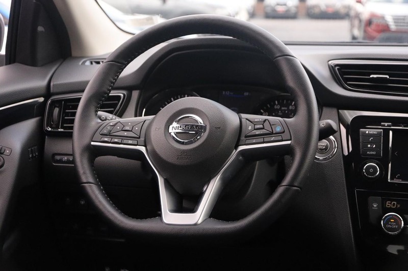 Nissan Rogue Sport Vehicle Image 22
