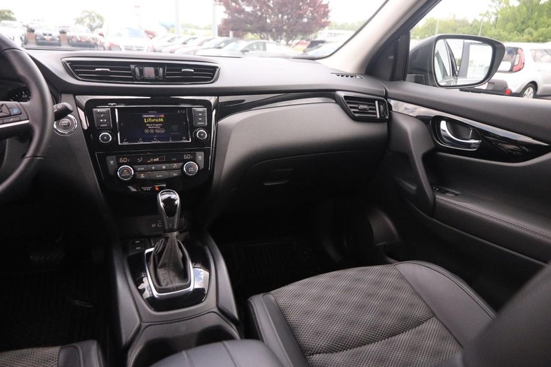 Nissan Rogue Sport Vehicle Image 24
