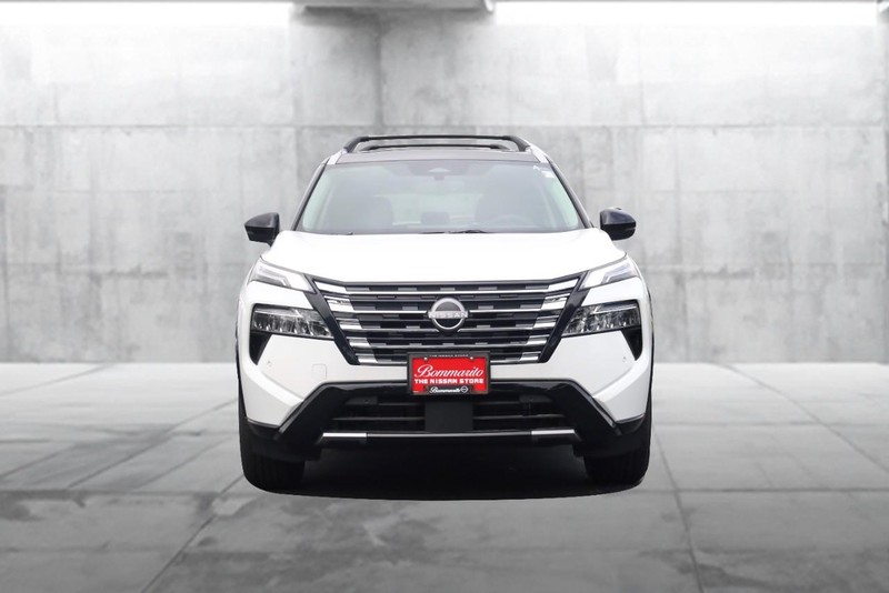 Nissan Rogue Vehicle Image 05