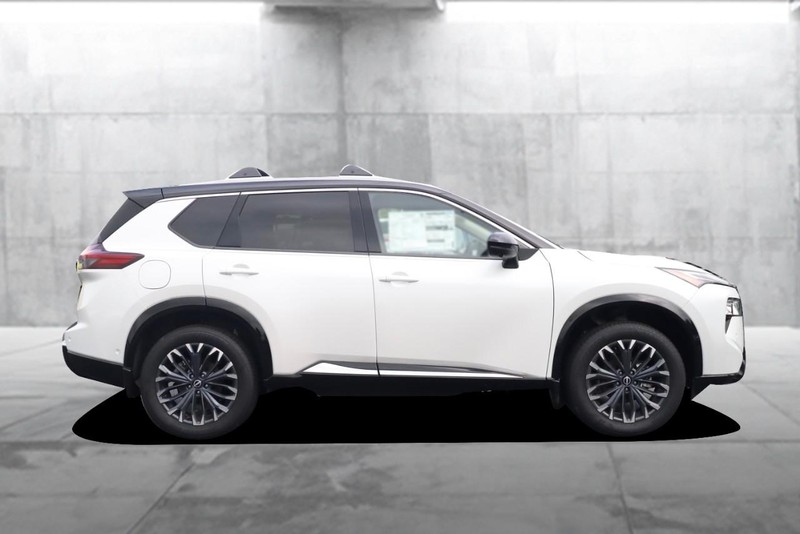 Nissan Rogue Vehicle Image 06