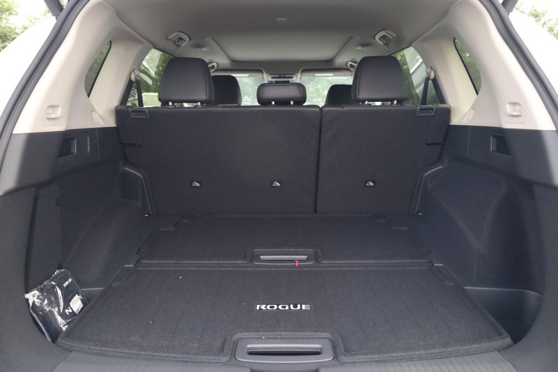 Nissan Rogue Vehicle Image 07