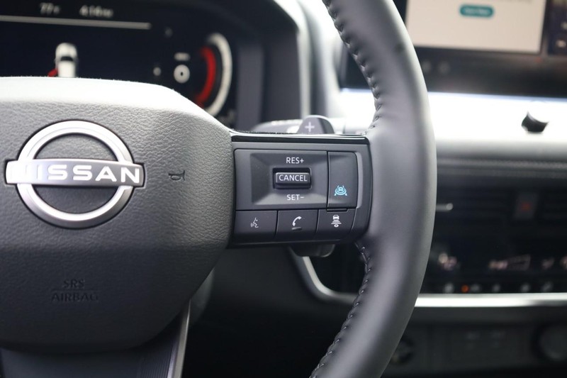 Nissan Rogue Vehicle Image 11