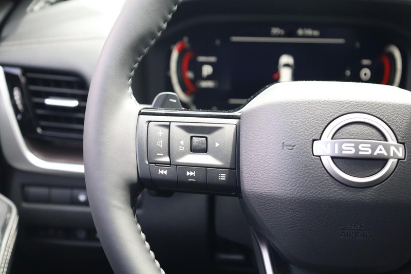Nissan Rogue Vehicle Image 12