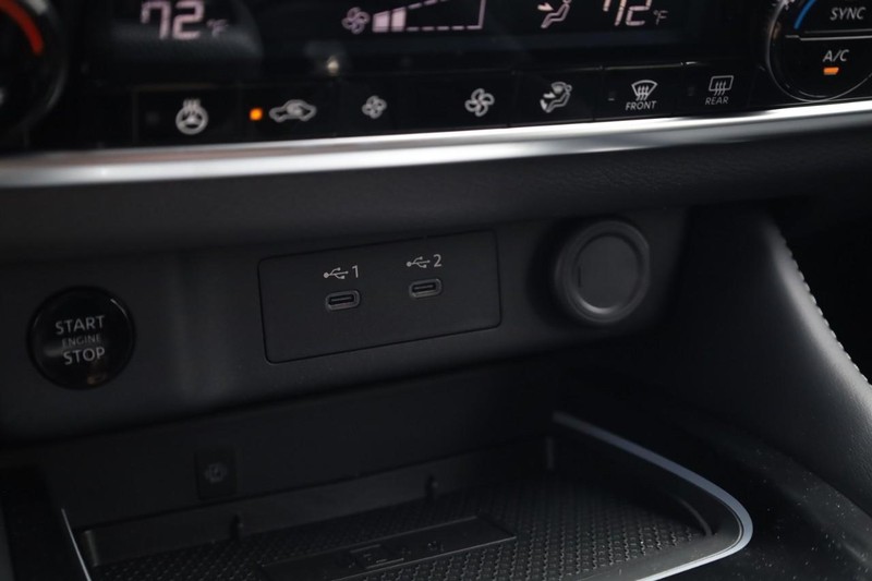 Nissan Rogue Vehicle Image 22