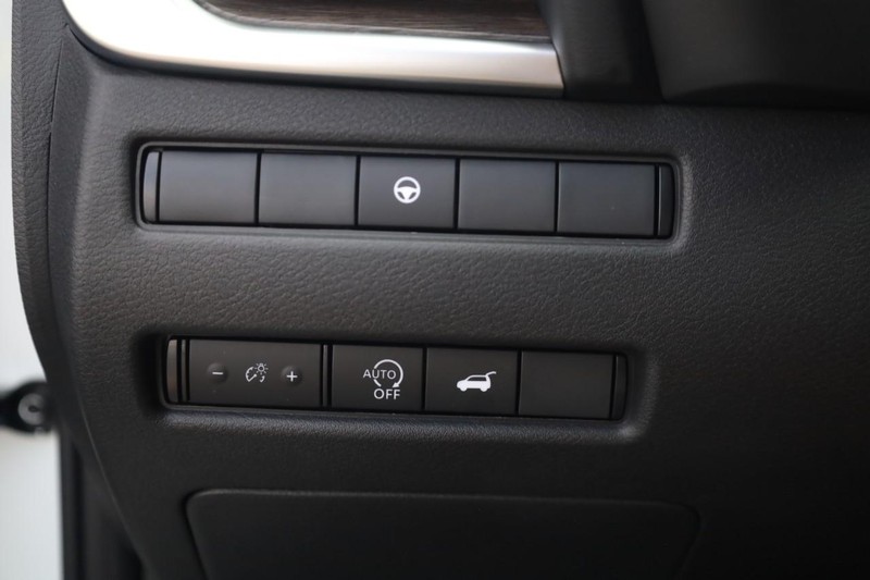 Nissan Rogue Vehicle Image 24