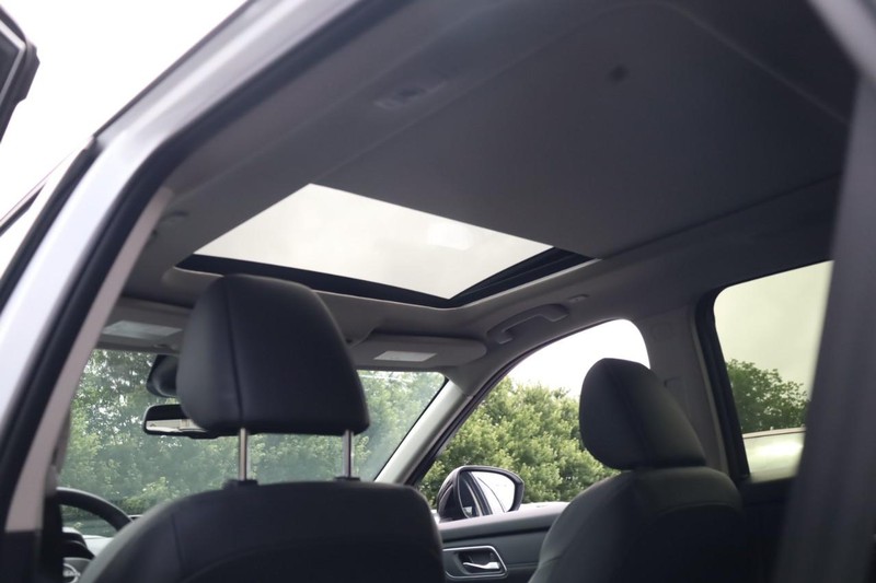 Nissan Rogue Vehicle Image 25