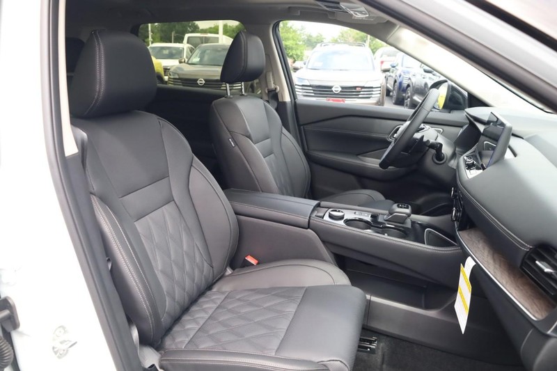 Nissan Rogue Vehicle Image 26