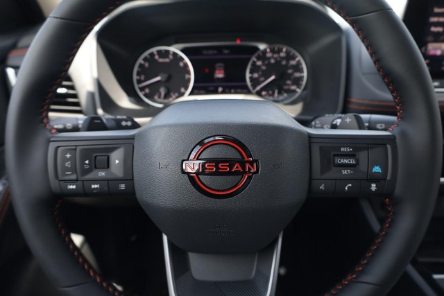 Nissan Rogue Vehicle Image 09