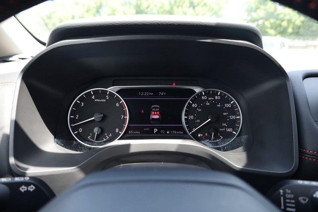 Nissan Rogue Vehicle Image 10