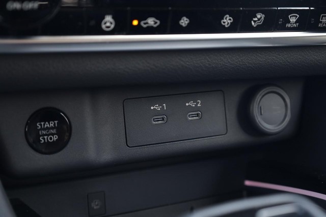 Nissan Rogue Vehicle Image 15