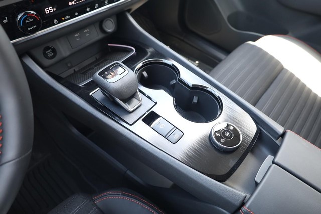Nissan Rogue Vehicle Image 16