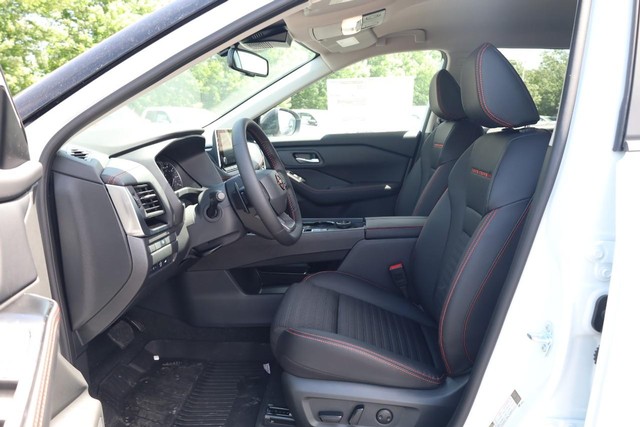 Nissan Rogue Vehicle Image 20