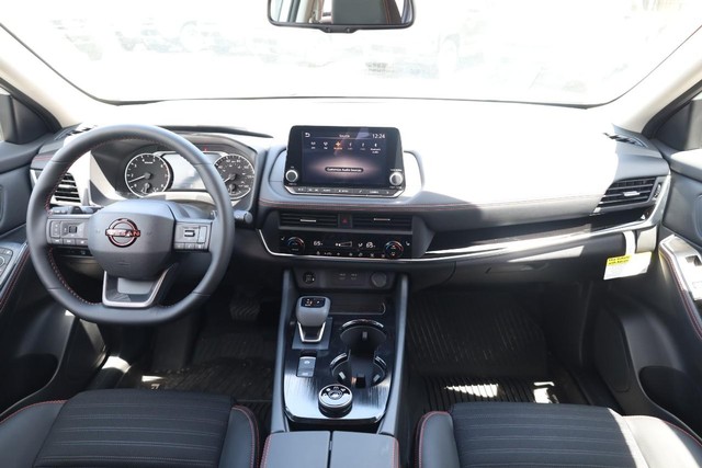 Nissan Rogue Vehicle Image 23