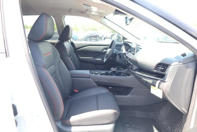 Nissan Rogue Vehicle Image 25