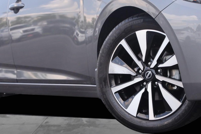 Nissan Sentra Vehicle Image 03