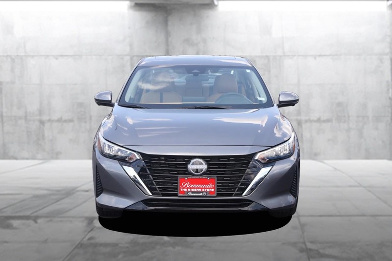 Nissan Sentra Vehicle Image 04