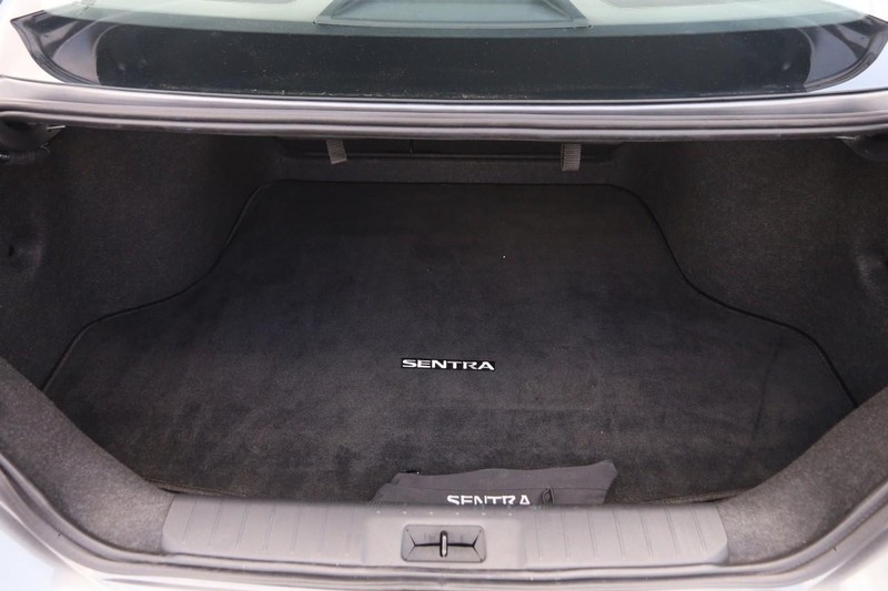 Nissan Sentra Vehicle Image 07