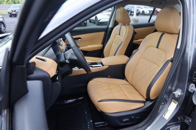 Nissan Sentra Vehicle Image 09