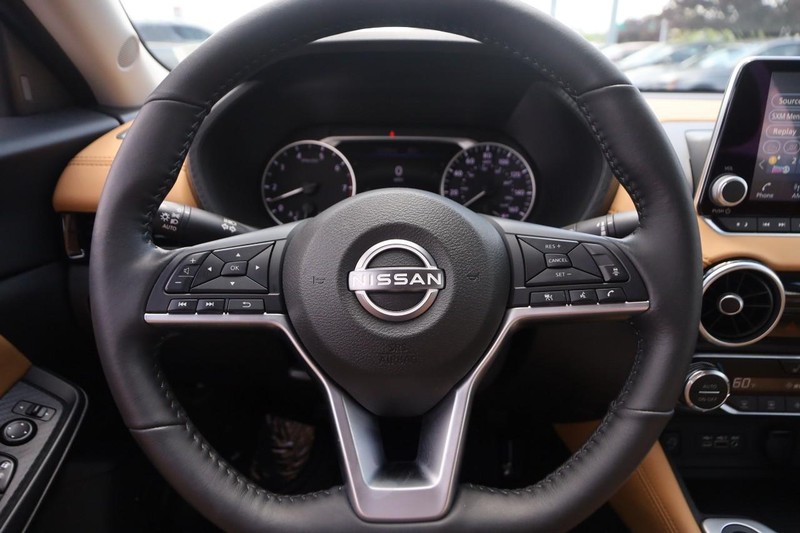 Nissan Sentra Vehicle Image 11