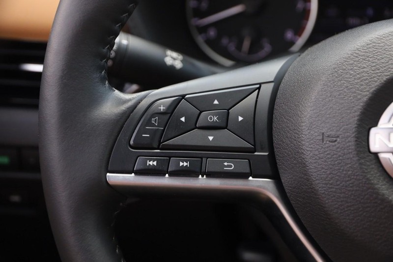 Nissan Sentra Vehicle Image 12