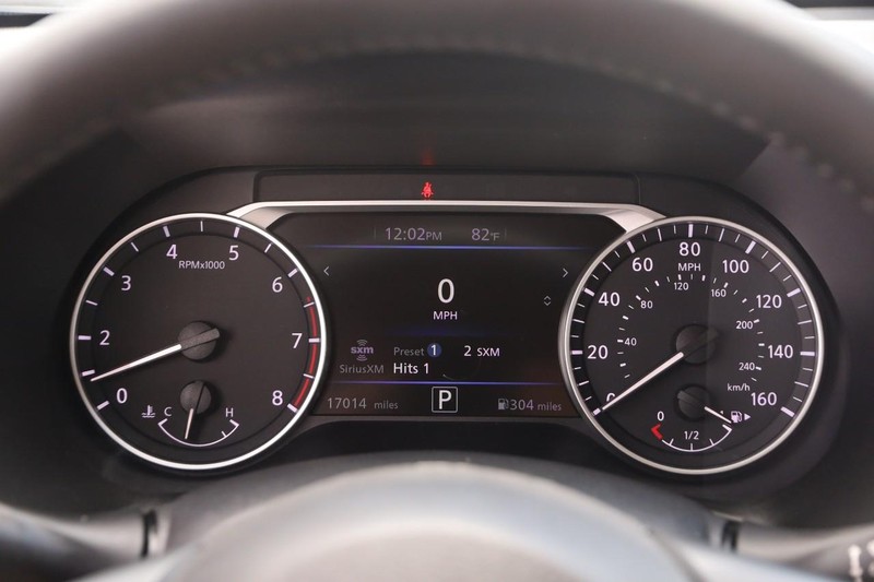 Nissan Sentra Vehicle Image 14