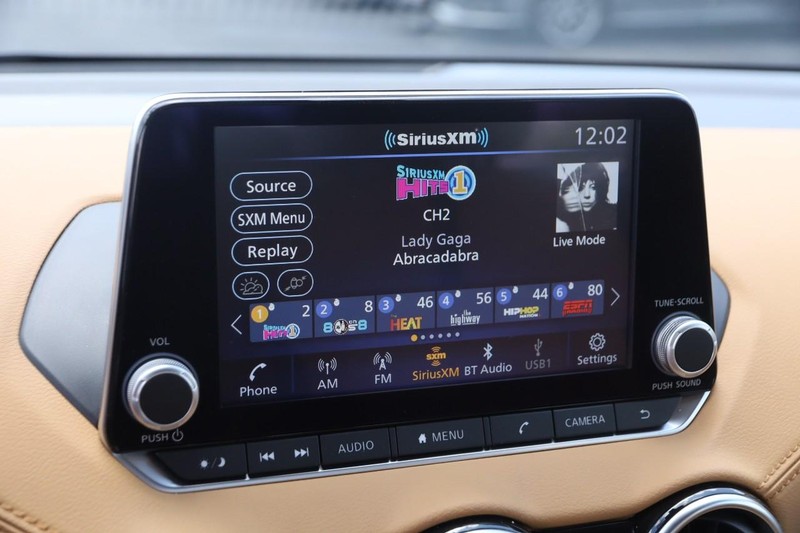 Nissan Sentra Vehicle Image 16