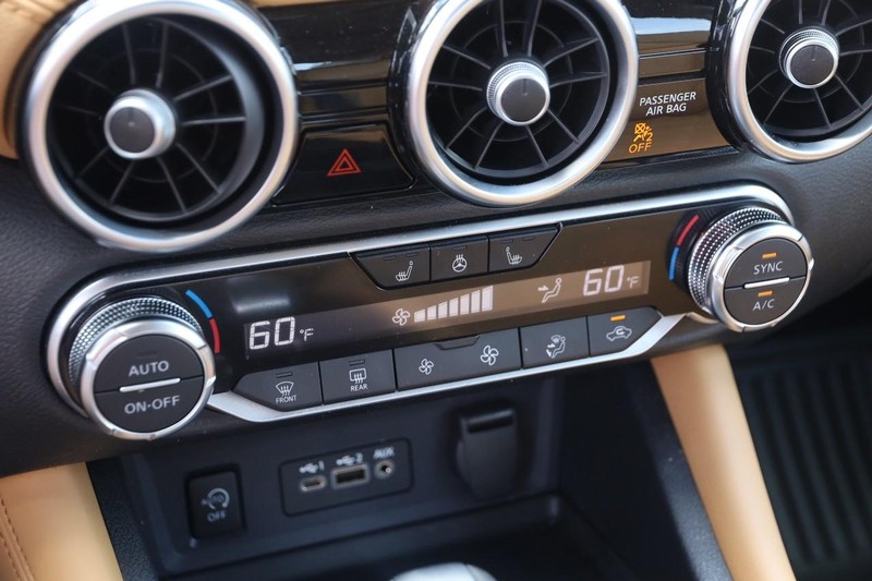 Nissan Sentra Vehicle Image 18