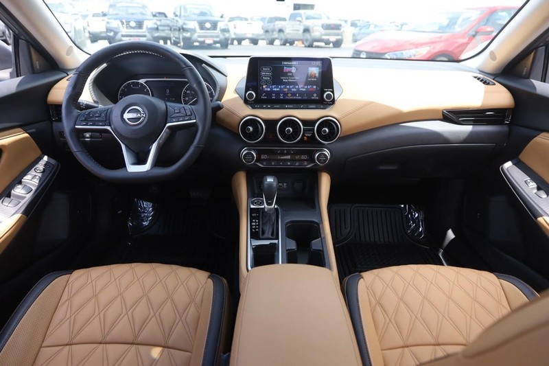 Nissan Sentra Vehicle Image 21