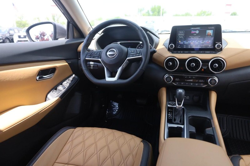 Nissan Sentra Vehicle Image 22